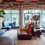 - By Ihg 酒店 4*