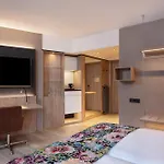 - By Ihg 酒店