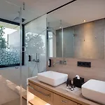 - By Ihg 酒店 4*