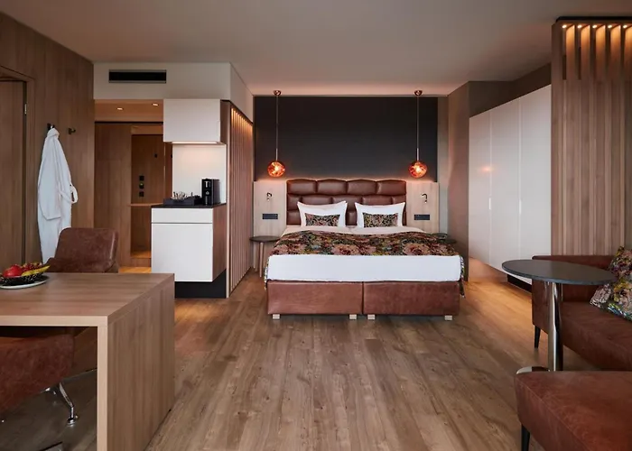 - By Ihg Отель 4*