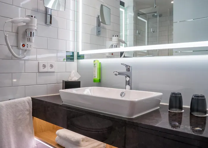 - By Ihg Отель 4*